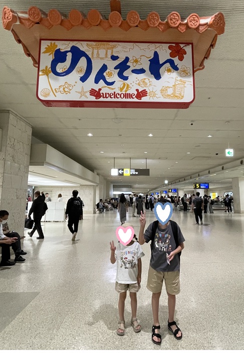 那覇空港にて